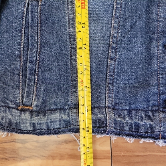 Express Size MEDIUM Womens Crop Blue Distressed Denim Jacket. - Picture 7 of 10